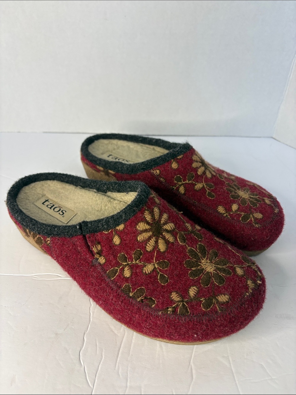 Taos Footwear Woolderness 2 Burgundy Floral Embroidered Slip-On Clogs
